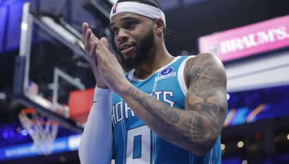 开云棋牌-亨特或小桥去湖人？美记：Klutch有意推动旗下球员去湖人的交易